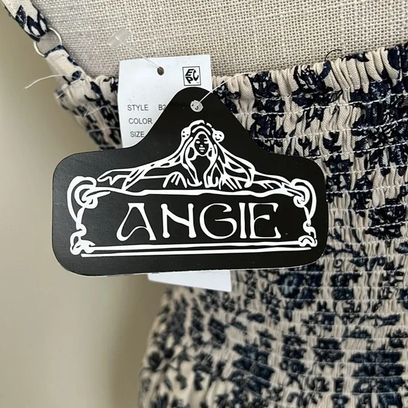 🆕 Angie Sleeveless V-Neck Knot Front Keyhole Border Print - Picture 7 of 12